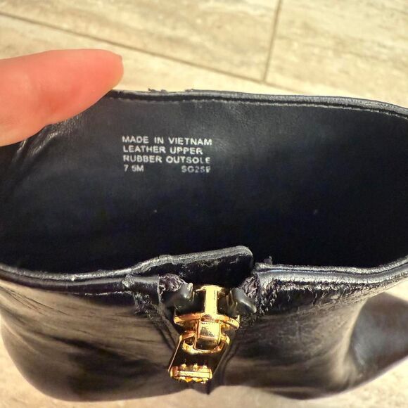 Michael Kors Kasia Leather Black Gold Pointed Toe Heeled Boots booties Sz 7.5 - Picture 7 of 7